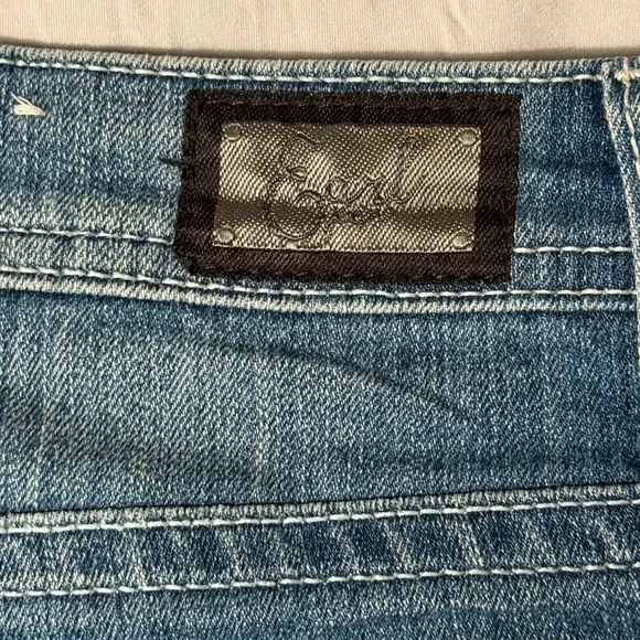 EARL Women’s Denim Jean Capris with Rhinestone Accents - Picture 8 of 9